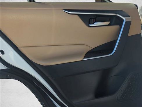 Used 2022 Toyota RAV4 XLE image 17
