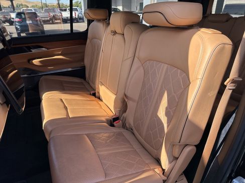 Used 2022 Jeep Grand Wagoneer Series III w/ Rear Seat Video Group 1 AWD/4WD image 15