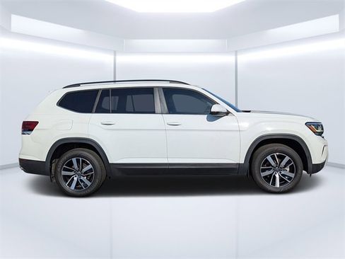 Used 2021 Volkswagen Atlas SE image 2