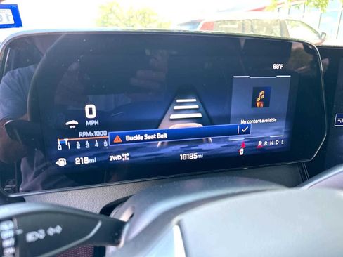 Used 2025 Chevrolet Traverse Z71 image 19