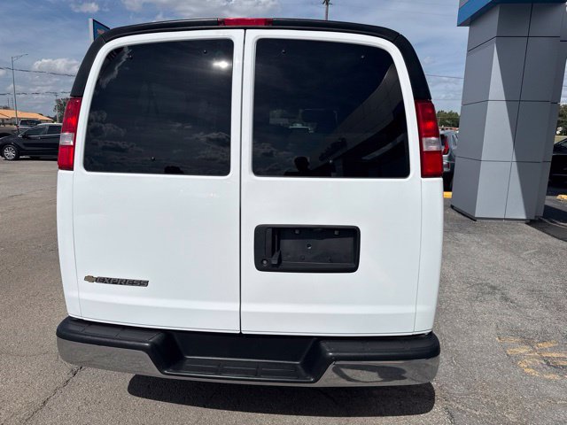 Used 2025 Chevrolet Express 3500 LT w/ LT Preferred Equipment Group RWD image 12