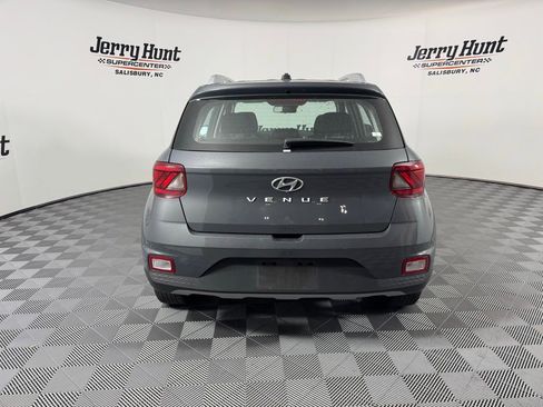 Used 2024 Hyundai Venue SEL image 10
