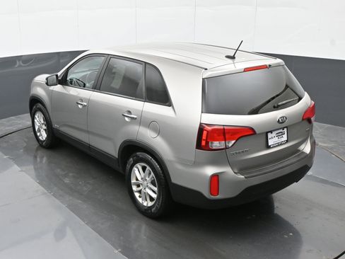 Used 2014 Kia Sorento LX image 31