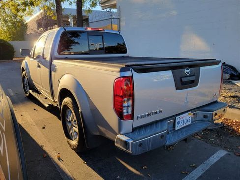 Used 2020 Nissan Frontier SV image 3