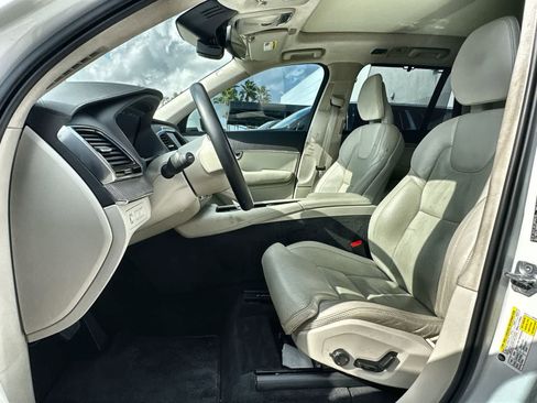 Used 2022 Volvo XC90 T8 Inscription image 11