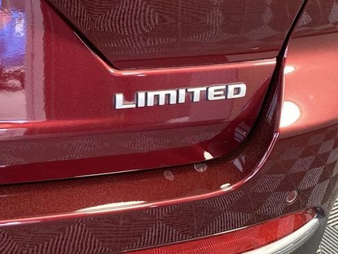 Used 2025 Jeep Grand Cherokee Limited w/ Luxury Tech Group II AWD/4WD image 8