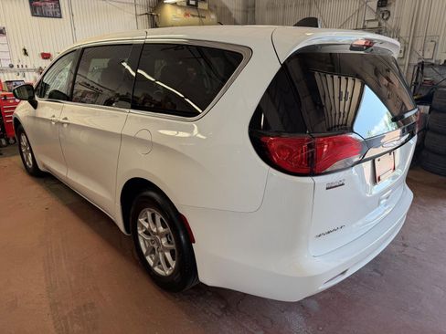 Used 2024 Chrysler Voyager LX FWD image 8