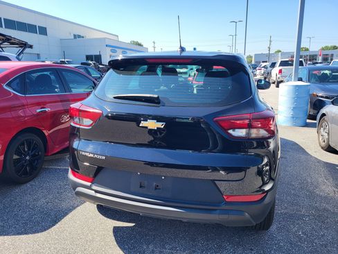 Used 2023 Chevrolet TrailBlazer LS FWD image 5