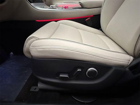 New 2026 Genesis GV70 2.5T Advanced image 10