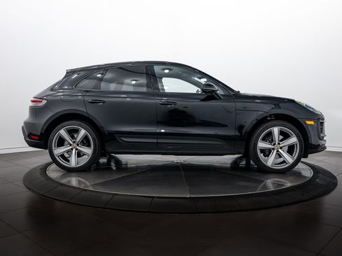 Certified 2025 Porsche Macan image 8
