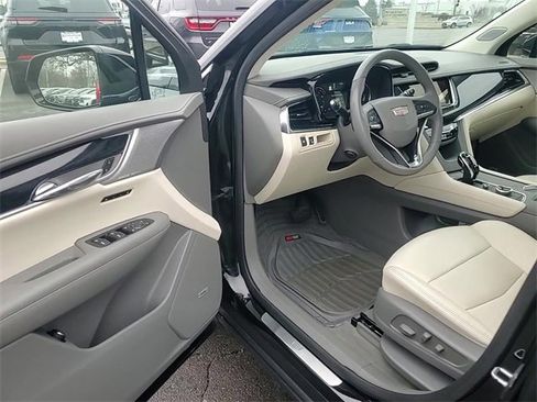 Used 2023 Cadillac XT6 Premium Luxury image 12