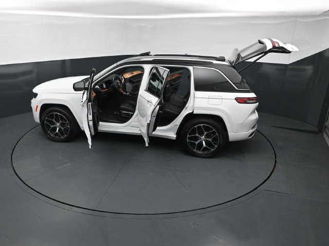 Used 2022 Jeep Grand Cherokee Summit AWD/4WD image 27