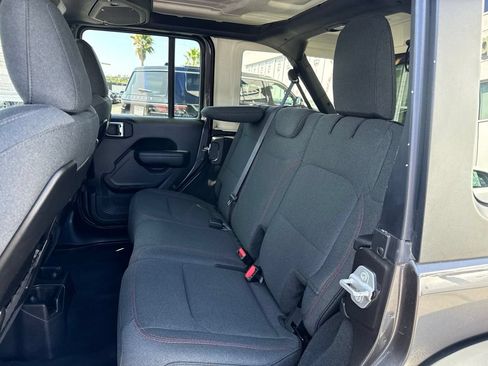 Certified 2025 Jeep Wrangler Unlimited Rubicon w/ Convenience Group AWD/4WD image 15