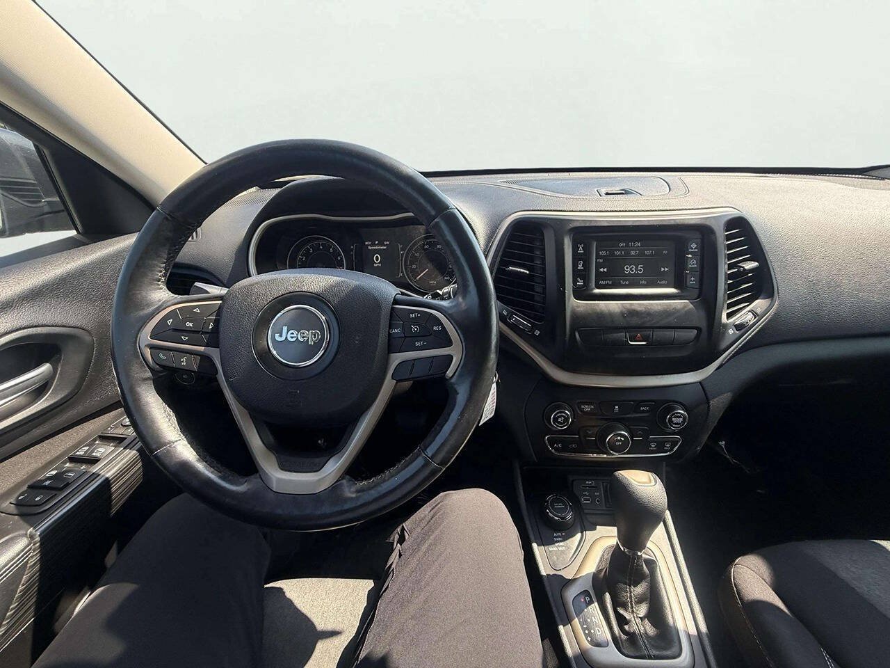 Used 2014 Jeep Cherokee Latitude w/ Cold Weather Group AWD/4WD image 15