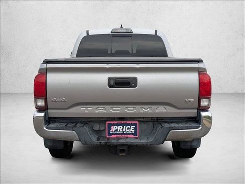 Used 2018 Toyota Tacoma SR5 AWD/4WD image 7