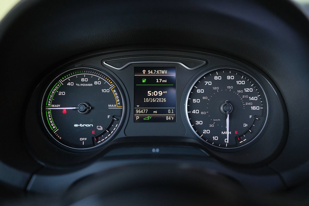 Used 2018 Audi A3 e-tron Premium FWD image 19