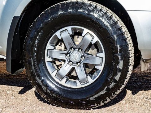 Used 2020 Nissan Frontier PRO-4X w/ Pro-4x Utility Package image 10