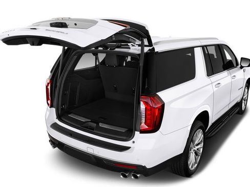 Used 2025 GMC Yukon XL Elevation w/ Elevation Premium Package AWD/4WD image 7