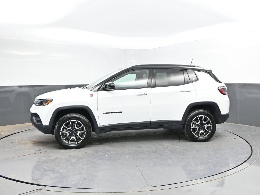 Used 2025 Jeep Compass Trailhawk AWD/4WD image 4