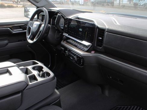 Used 2025 Chevrolet Silverado 1500 LT image 18