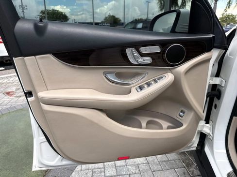 Certified 2022 Mercedes-Benz GLC 300 image 17
