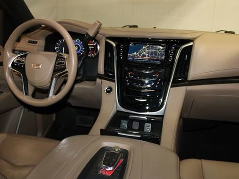 Used 2019 Cadillac Escalade Platinum AWD/4WD image 18