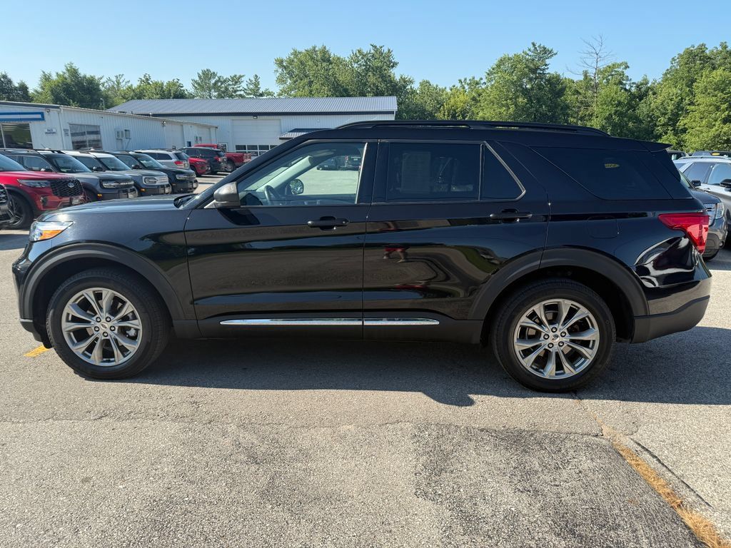 Used 2023 Ford Explorer XLT w/ Equipment Group 202A AWD/4WD image 8