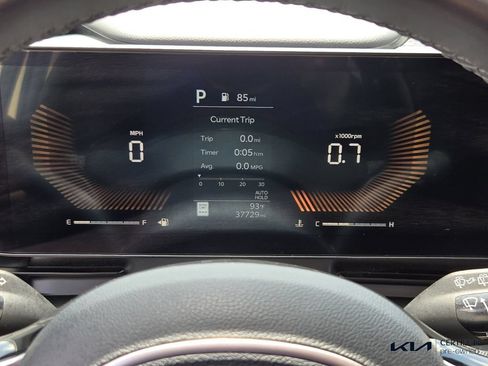 Certified 2025 Kia Carnival FWD image 24