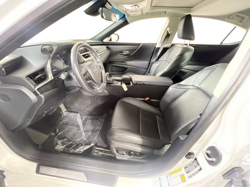 Used 2021 Lexus ES 250 w/ Accessory Package 2 AWD/4WD image 19