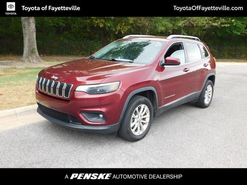 Used 2019 Jeep Cherokee Latitude w/ Cold Weather Group AWD/4WD image 1