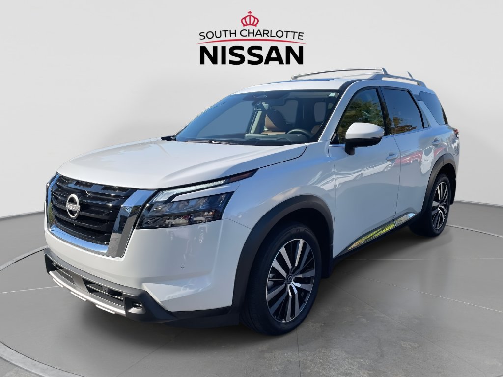 Used 2025 Nissan Pathfinder Platinum w/ Cargo Package FWD image 3