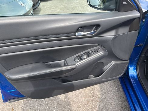Used 2025 Nissan Altima 2.5 SV FWD image 18