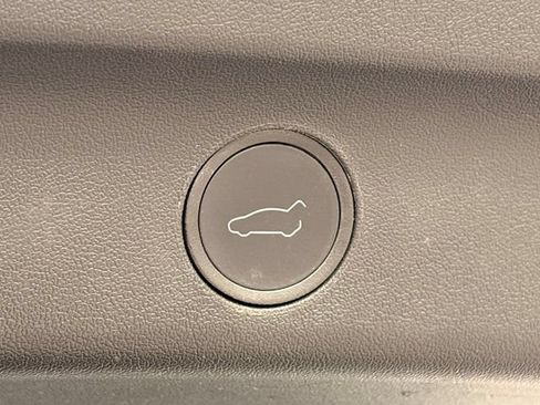 Used 2022 Tesla Model Y Performance AWD/4WD image 17