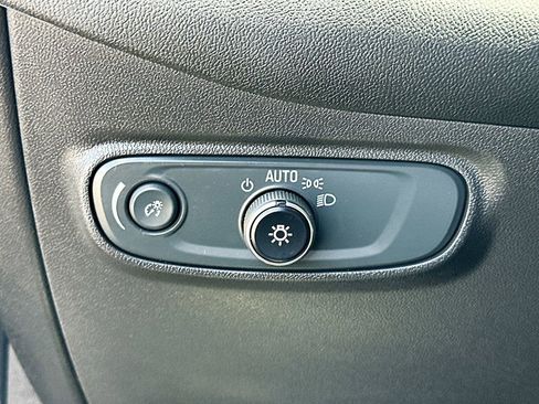 Used 2023 Chevrolet Equinox RS FWD image 10