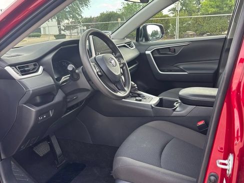 Used 2025 Toyota RAV4 LE AWD/4WD image 7