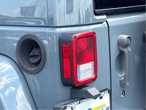 Used 2014 Jeep Wrangler Unlimited Sahara w/ Dual Top Group AWD/4WD image 6