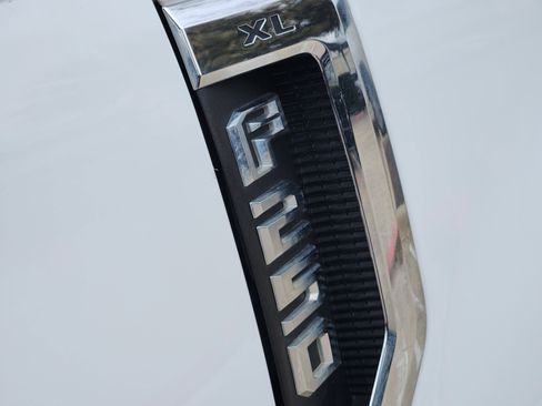 Used 2022 Ford F250 XL w/ Power Equipment Group image 10