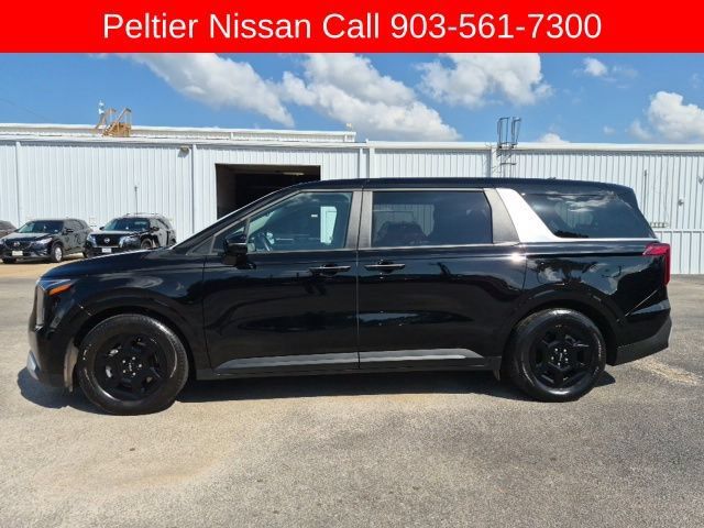 Used 2025 Kia Carnival FWD image 2