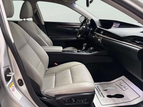 Used 2016 Lexus ES 350 w/ Premium Package w/Wood Trim FWD image 21