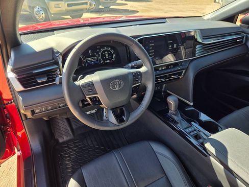 Used 2025 Toyota Camry XSE AWD/4WD image 13