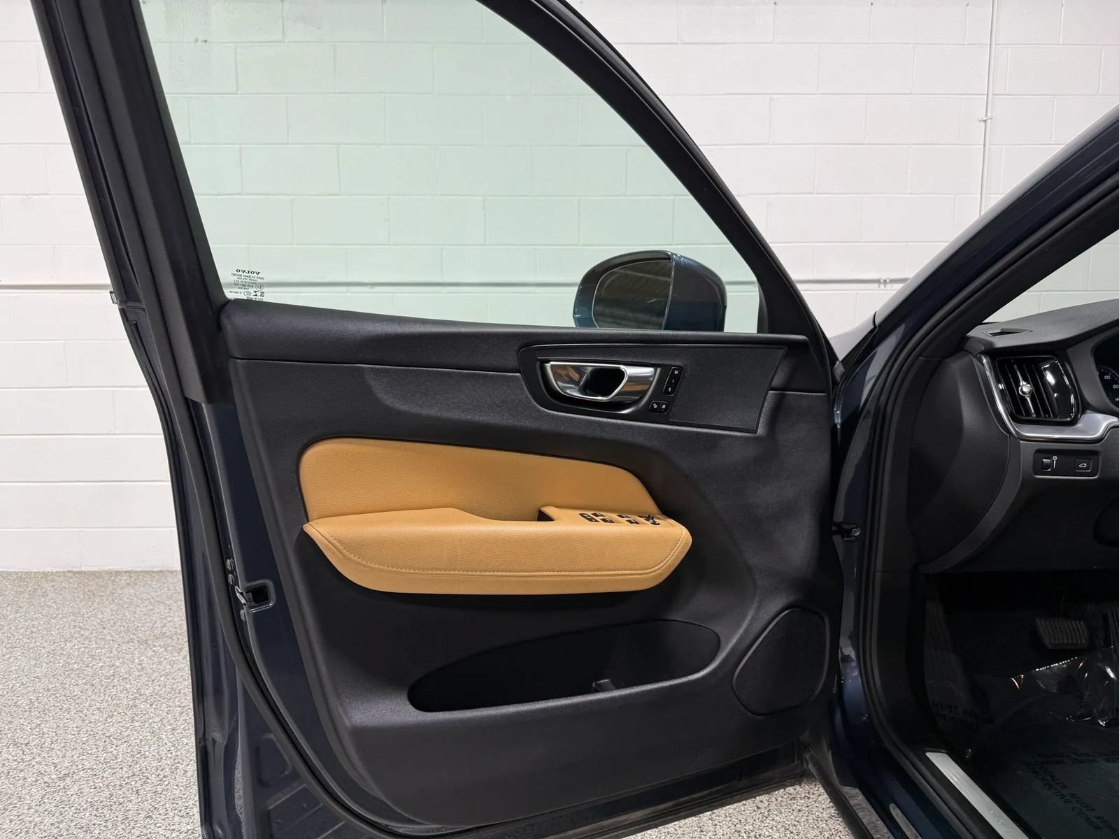 Used 2020 Volvo XC60 T5 Momentum AWD/4WD image 18