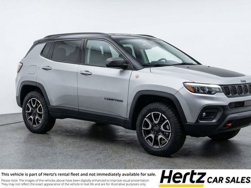 Used 2025 Jeep Compass Trailhawk image 1