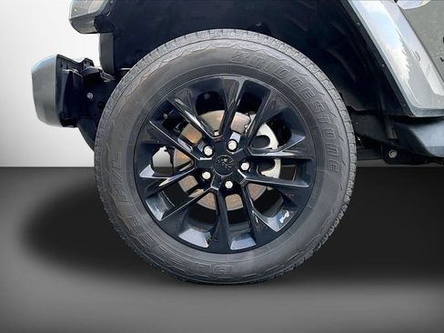 Used 2023 Jeep Wrangler Unlimited Sahara AWD/4WD image 32