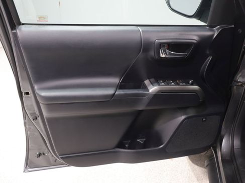 Used 2019 Toyota Tacoma Limited AWD/4WD image 14