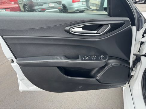 Used 2017 Alfa Romeo Giulia Sprint w/ Cold Weather Package image 4