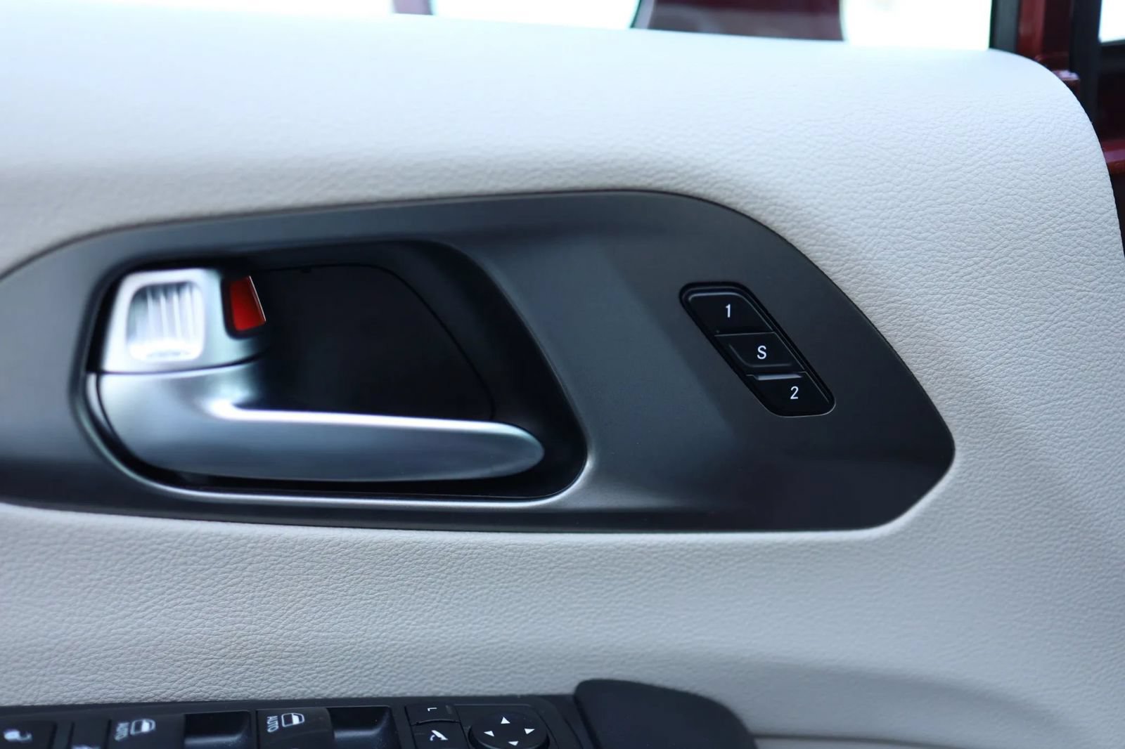 Used 2019 Chrysler Pacifica Limited FWD image 10