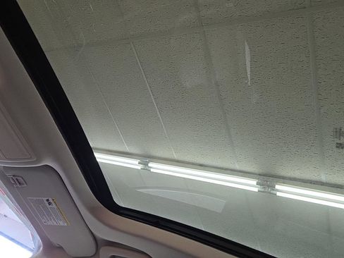 Used 2022 Ford Escape Titanium image 8