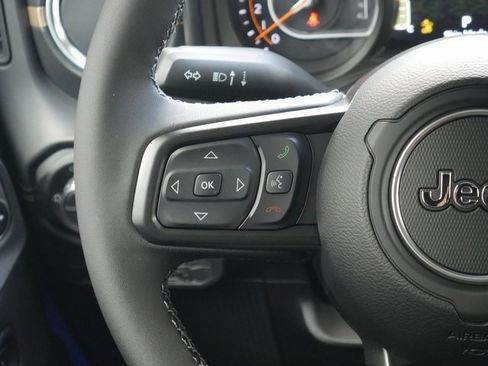 New 2025 Jeep Gladiator High Tide image 18