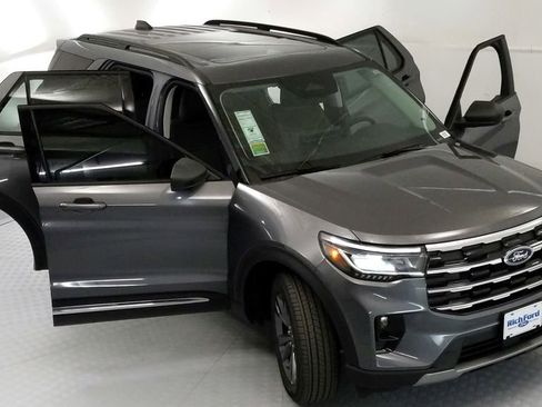 New 2025 Ford Explorer Active w/ Active Comfort Package image 21
