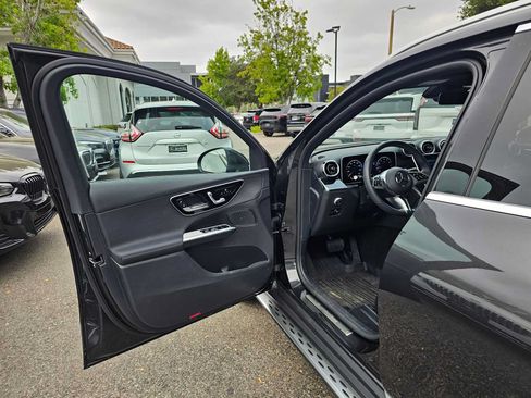 Used 2026 Mercedes-Benz GLC 300 4MATIC image 19